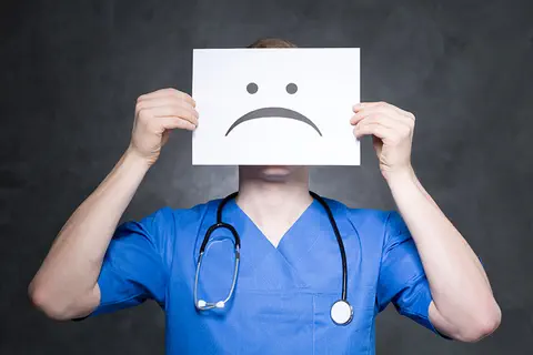 Plus de 98 % des professionnels de santé subissent une souffrance au travail