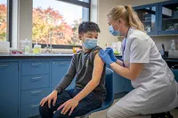 Vaccination scolaire : un médecin mis en examen pour la prise en charge d’un malaise