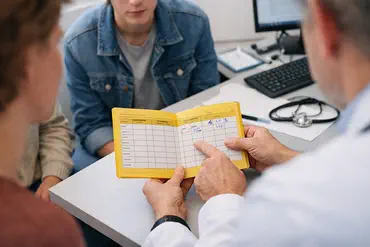 Rougeole : 873 cas en 2025, une accalmie tardive sur fond de vulnérabilités vaccinales